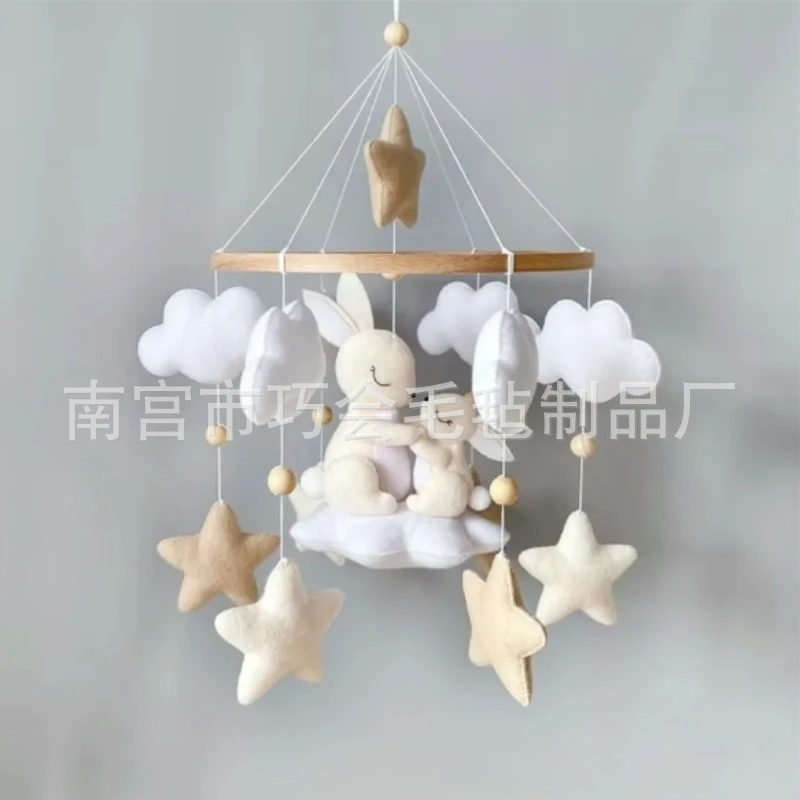 Baby Nursery Mobile - โมบายกระต่ายทำมือจากผ้าสักหลาดนุ่ม สีเบจกลาง ประดับเมฆและดาว โมบายไม้สำหรับเปลเด็ก ตกแต่งห้องเด็กอ่อน ของขวัญสำหรับงานเลี้ยงฉลองทารกแรกเกิด