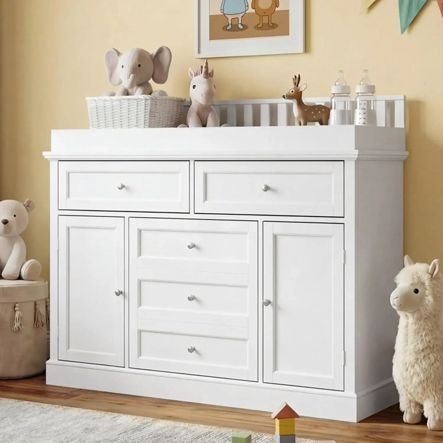 Baby Nursery Dresser - ตู้เสื้อผ้าเด็ก 46 พร้อมท็อปโต๊ะเปลี่ยนผ้าอ้อม สีขาว มีลิ้นชักเก็บของและบานประตูสำหรับห้องเด็ก